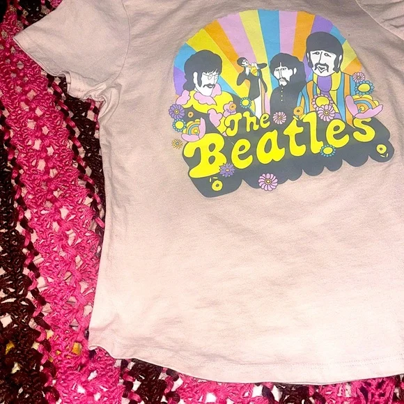 Summertime Tshirt vibes call for the Beatles & their yellow submarine - Picture 4 of 8
